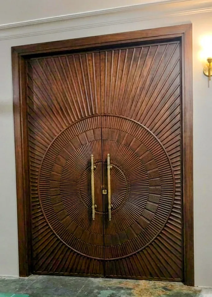 Circular carved entrance door